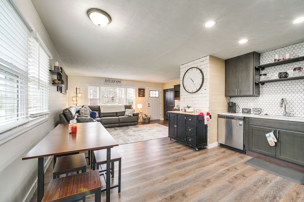Walk to Marina: Home w/ Hot Tub in Mentor!
