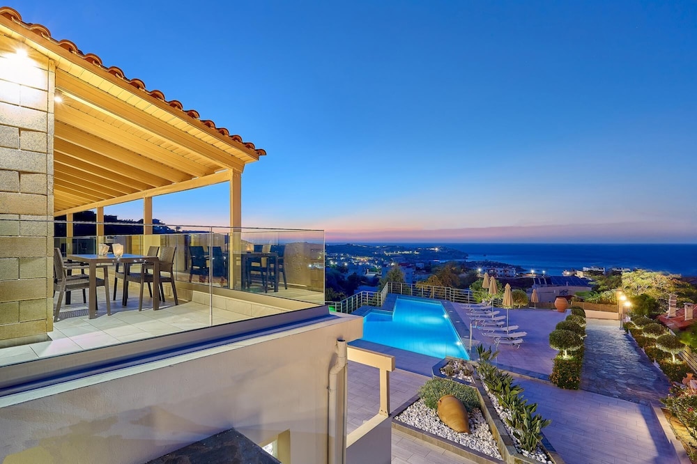 Charming Retro Studio With Shared Pool and View view 3