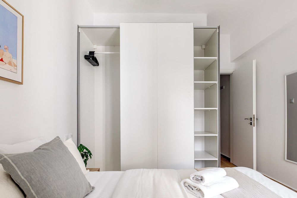 Les Nuances de Blue 1-BR Apt in Athens