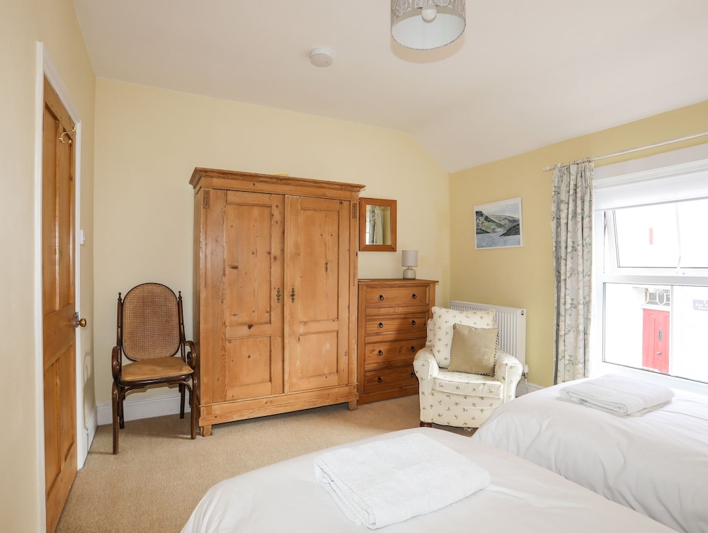 Amelie Cottage view 2