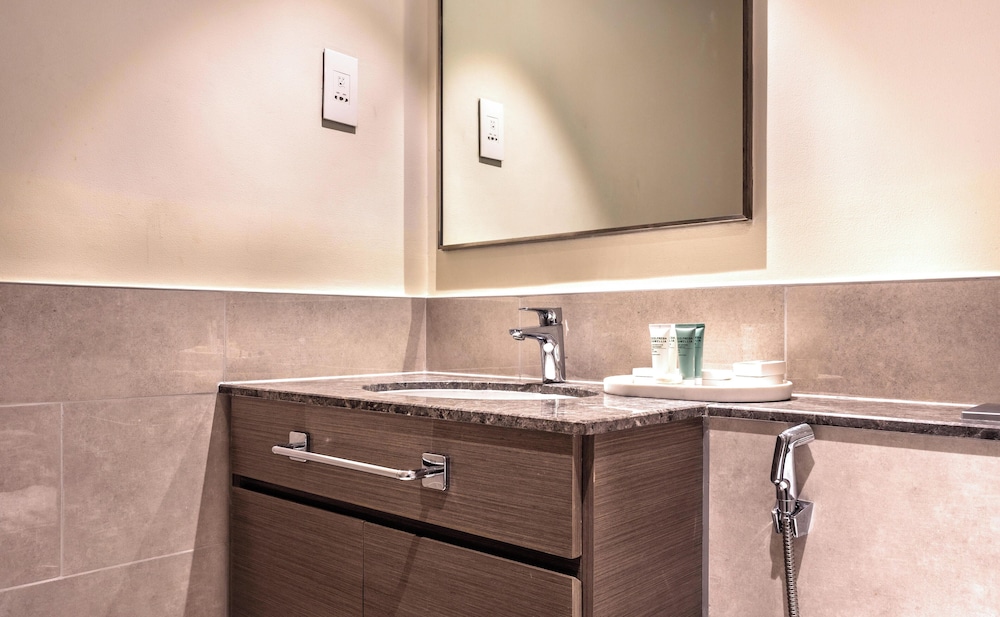 Modern 1BR Forte Near Burj & Mall