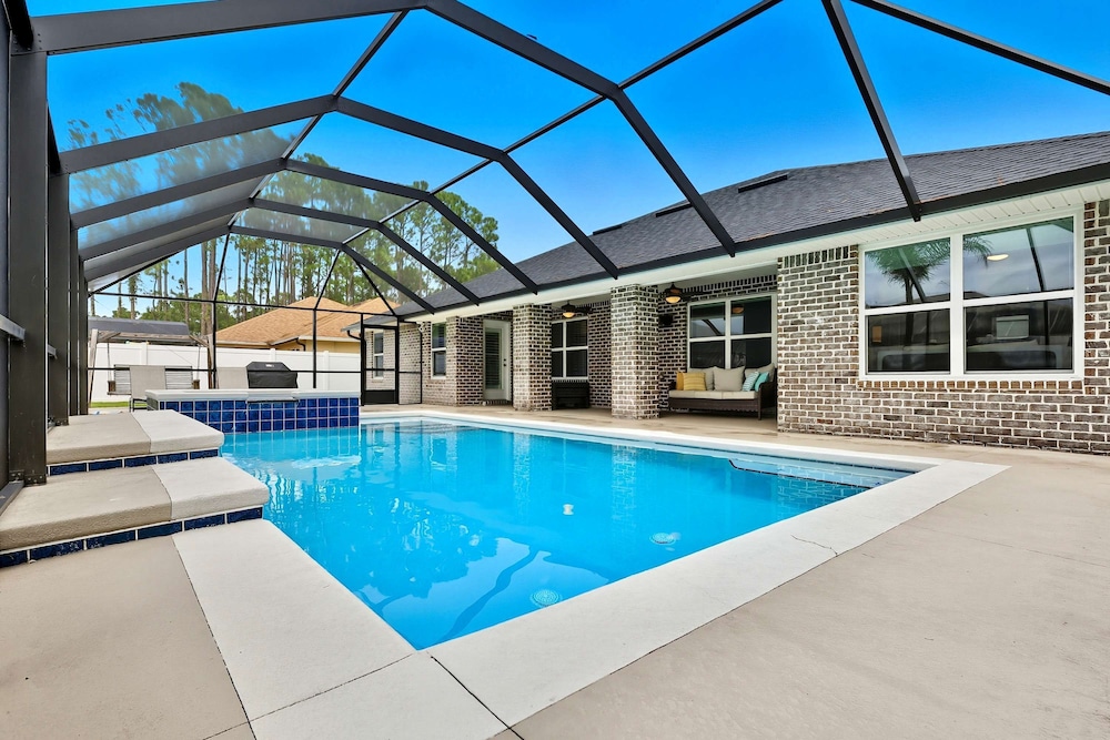 Modern 4BR Retreat Near Beach Heated Pool