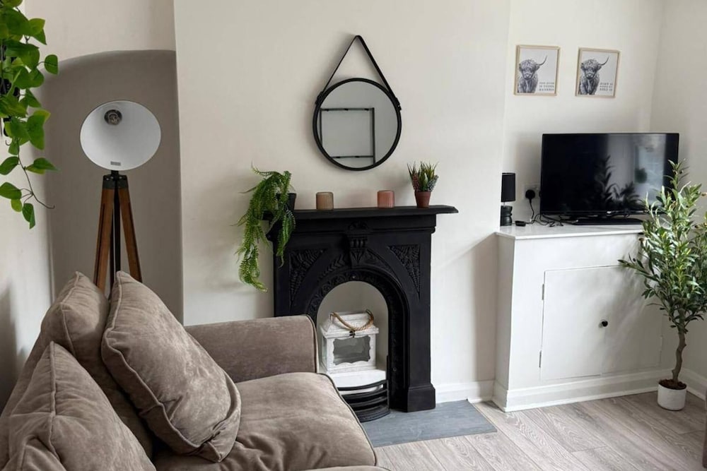Charming Middlewich House - Sleeps 4