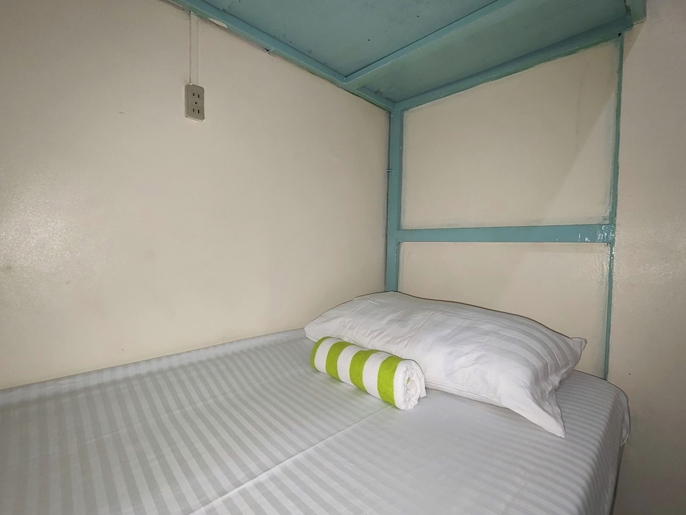 Resort’s Side Hostel near Shangrila