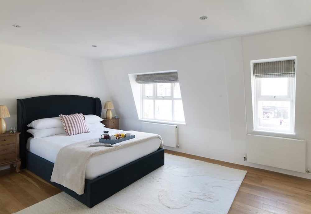 The Iconic Portobello Mews House