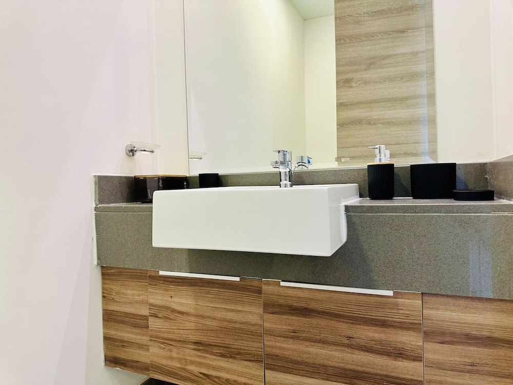Stylish 1BR in JVC w Pool 6 Mins to Circle Mall