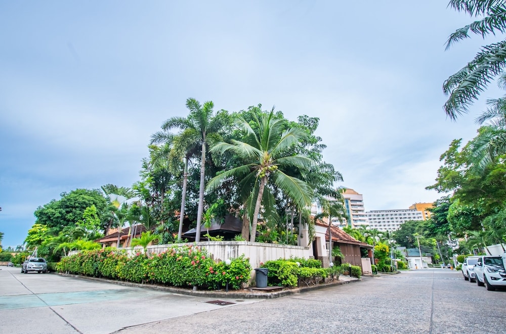 4BDR Private pool Bali style villa Siya view 4