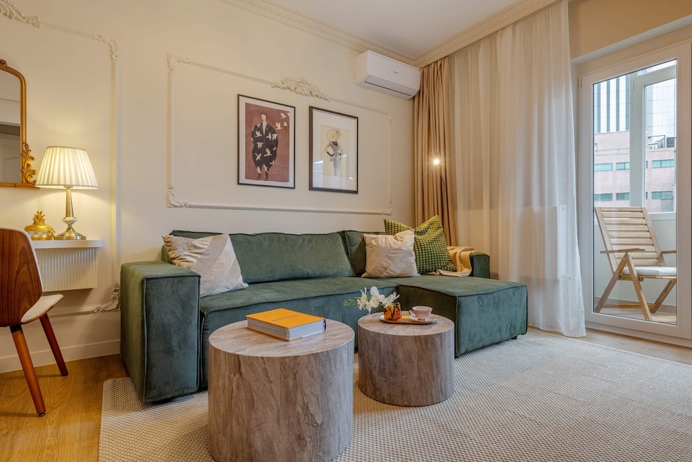Parisian-Inspired 1BR in the Heart of Bucharest - Balcony, AC & Fully Equipped