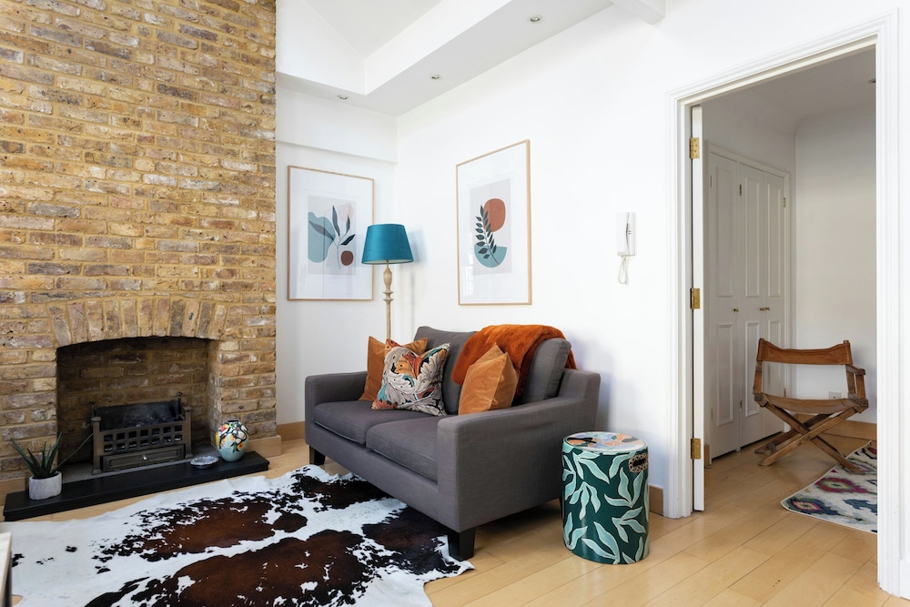 Bathurst Mews III by Onefinestay