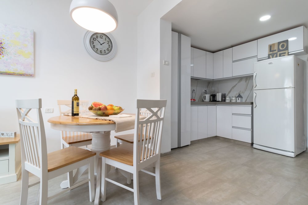 King David Court - Isrentals