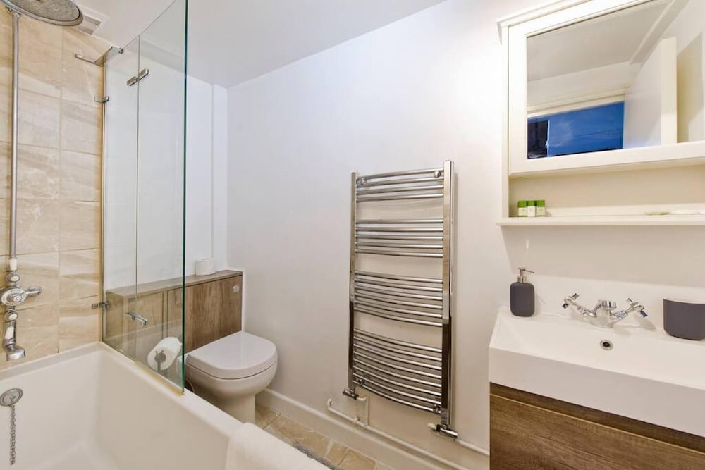 2-bed Apartment Victoria