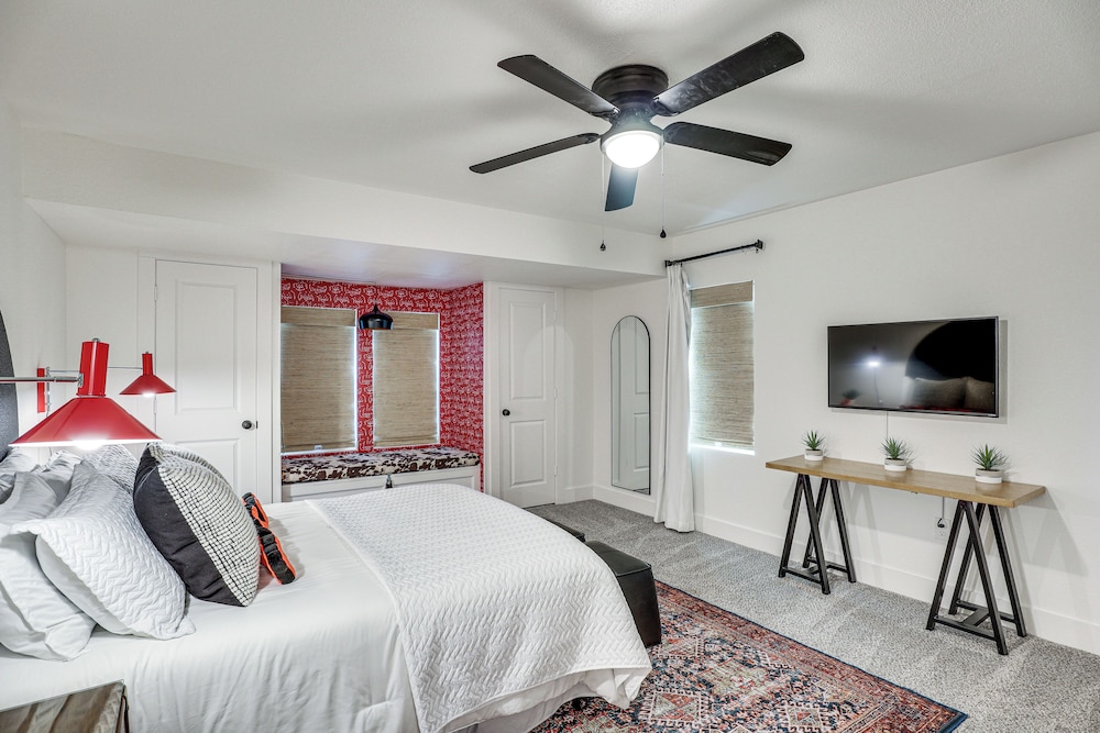 1 Mi to Texas Tech: Home w/ Large Outdoor Space!