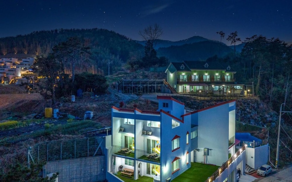 Geojedo Ocean View Dumo Mongdol Pension