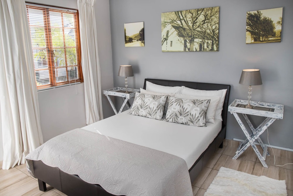 Four Oaks Guesthouse