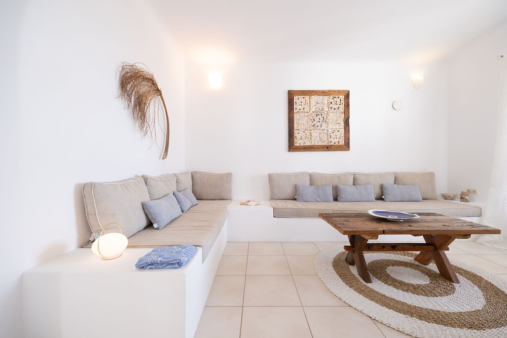 Villa Leilani 3 Bedroom Home by the Beach
