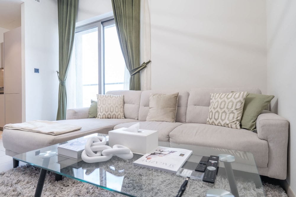 Lavish 2BR Apartment in Sobha Creek Vistas Reserve