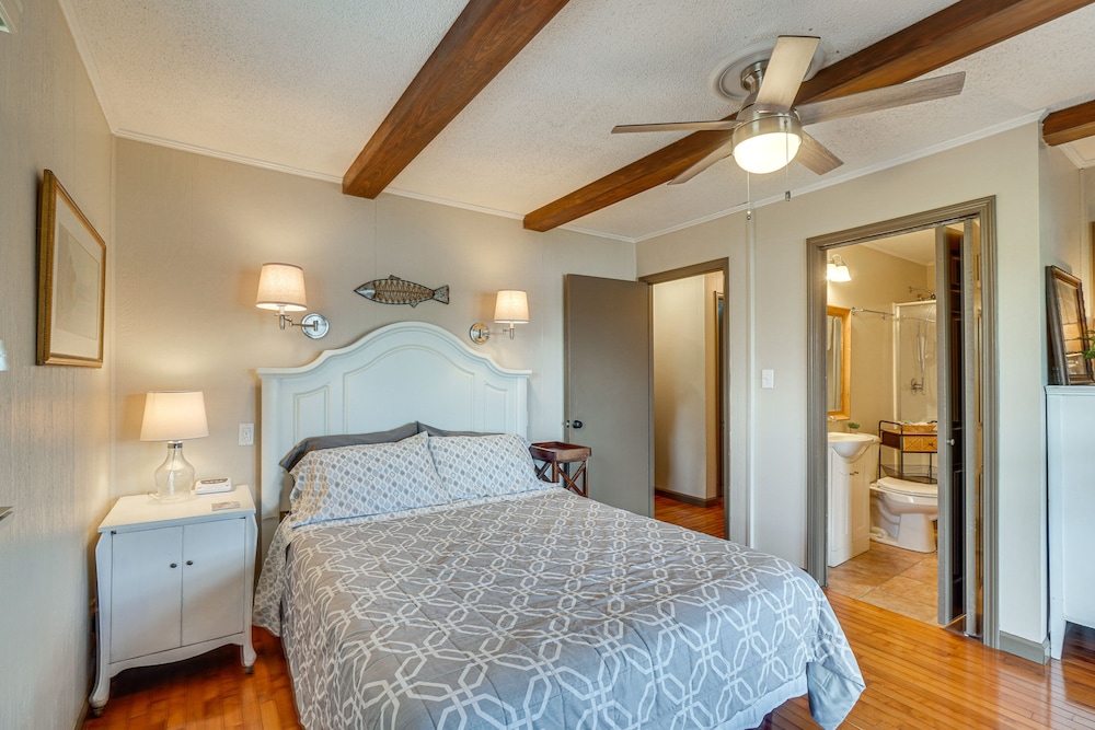 Decatur Oasis - Private Pool, Hot Tub & Deck! view 5