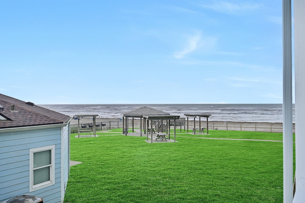Seascape 2119 1 Bedroom Condo by RedAwning