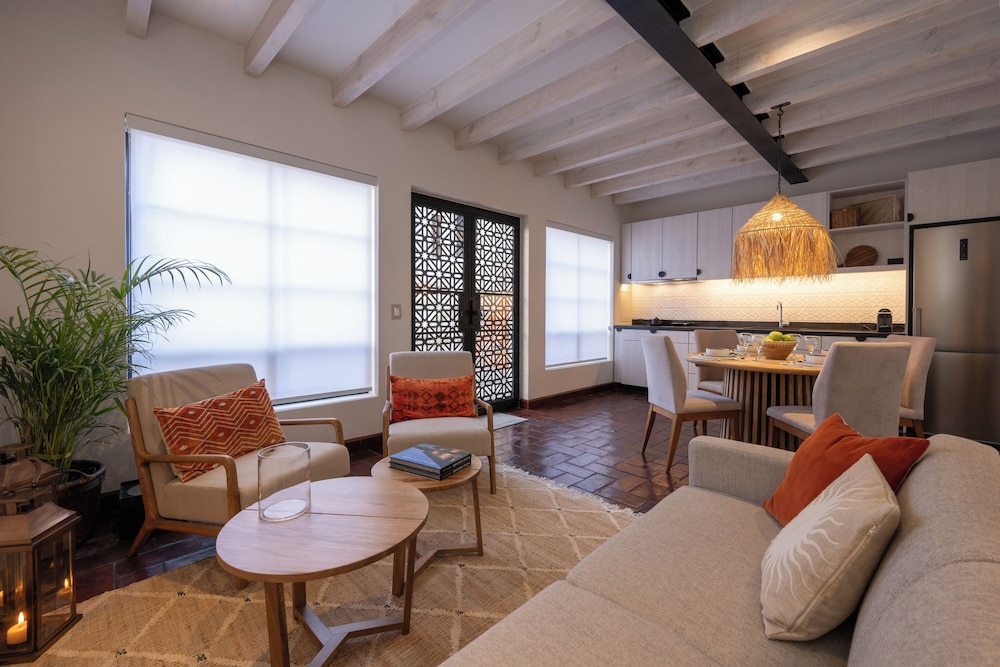 Luxury condos I Parroquia View & Rooftop Jacuzzi I Paseo del Centro Condominio Boutique