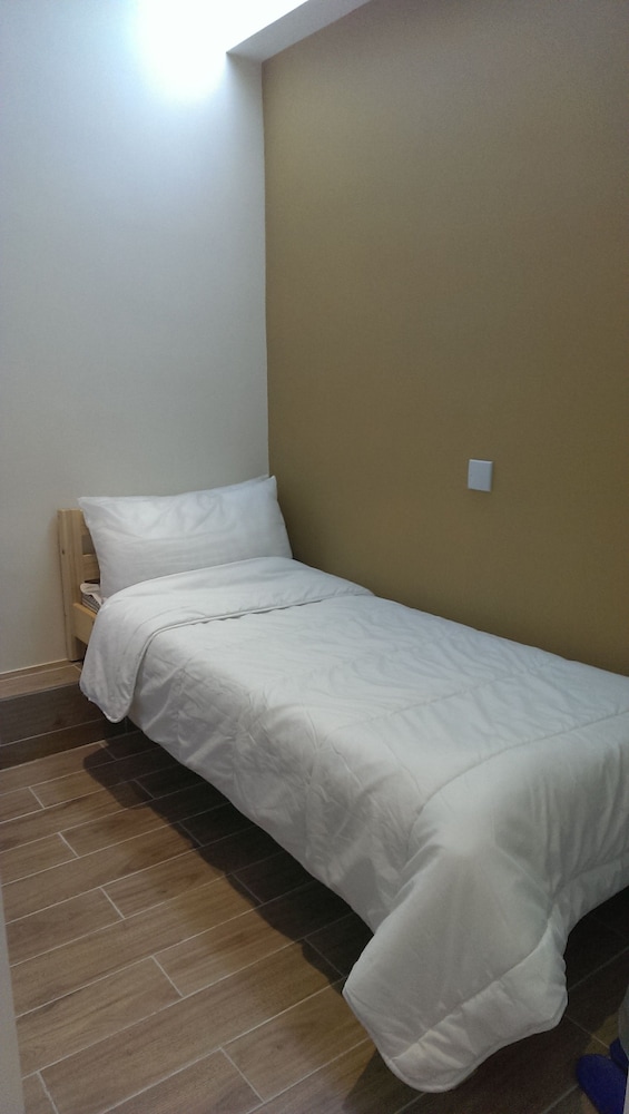 Nuts Hotel