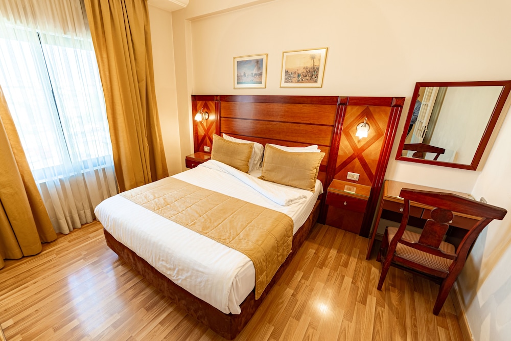 Comfort Hotel Suites