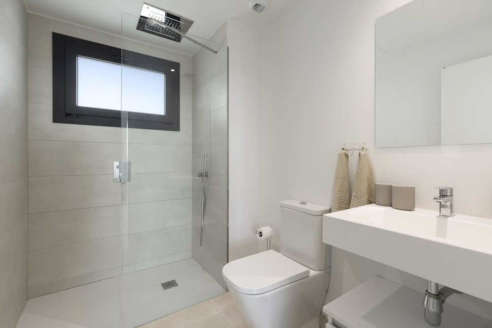 Elegant Luxury Suite With Terrace in Higueron