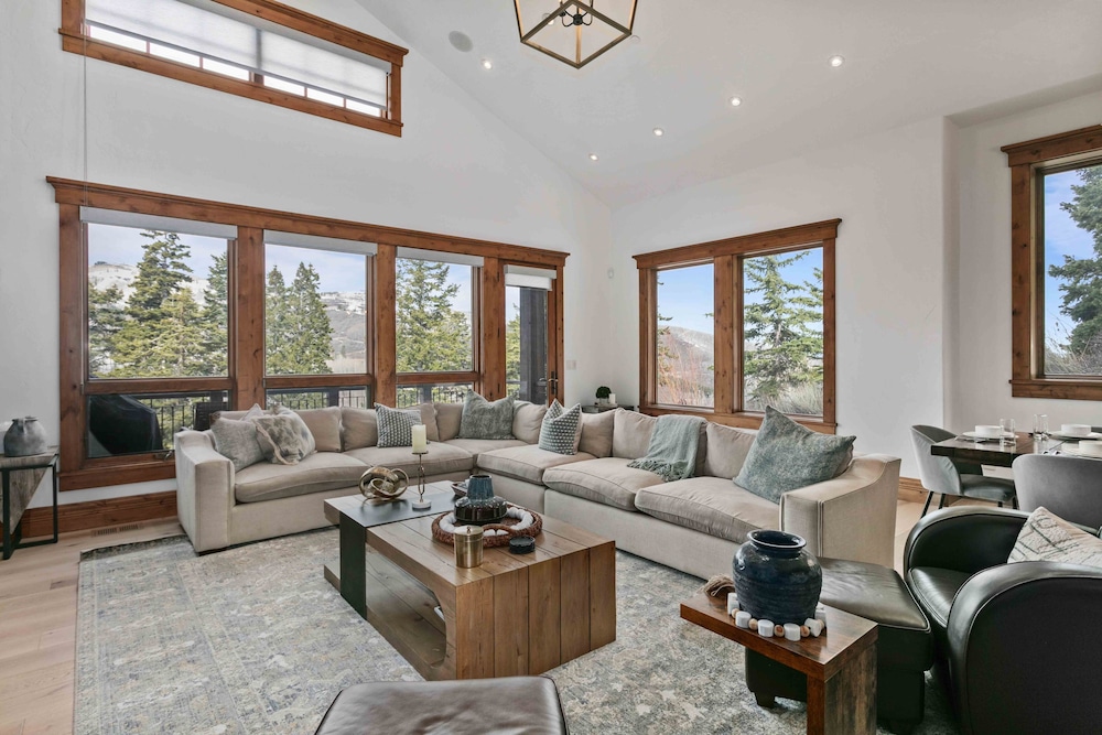 6565 Lookout Drive - Four Bedroom with Spa 4 Condo