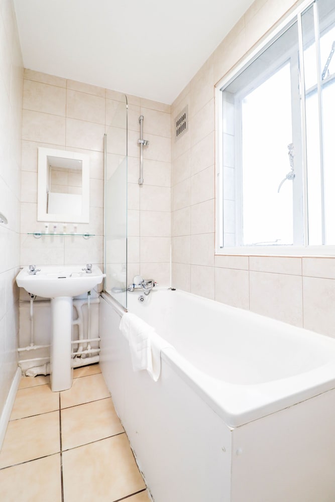 Lovely 3 Bedroom Maisonette