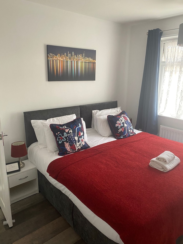 Remarkable 3-bed House in Ipswich view 5