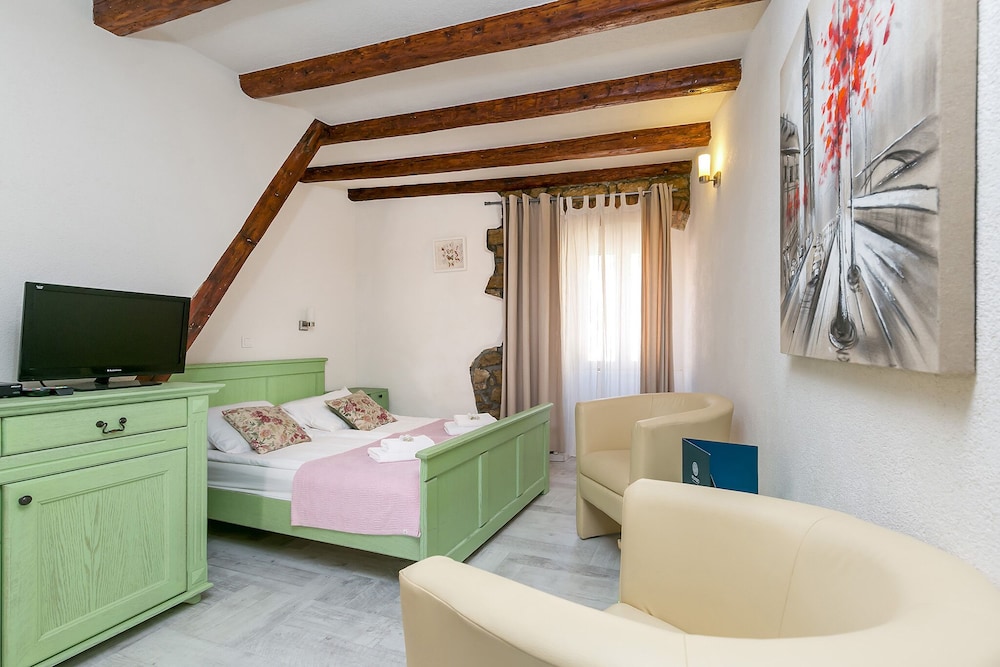 Studios Verde by Irundo view 4