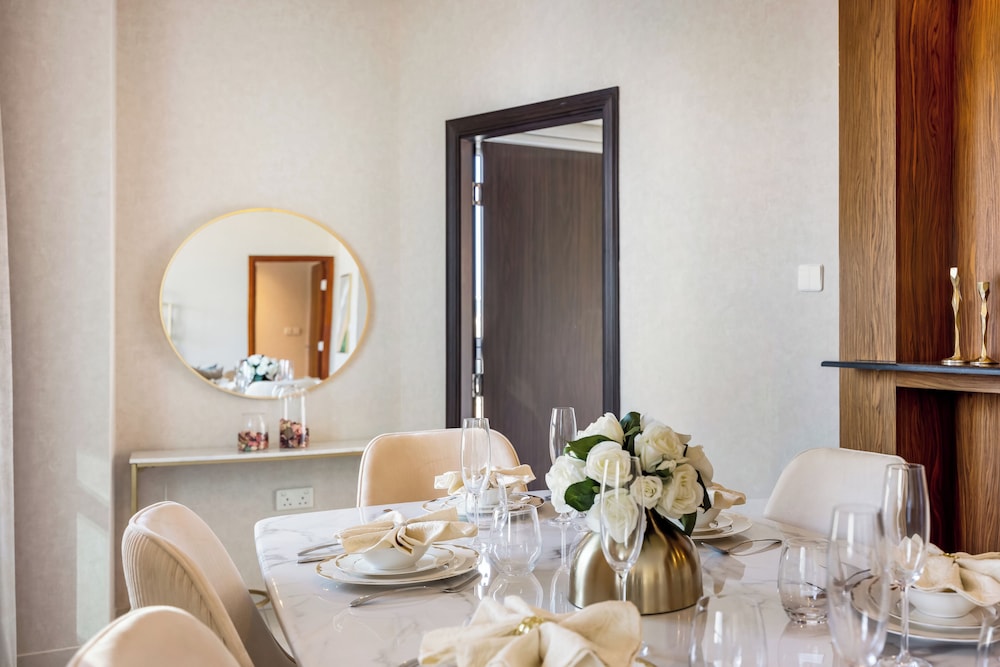 Durrani Homes - Lumina Grand 3BR with Burj khalifa and Fountain Views