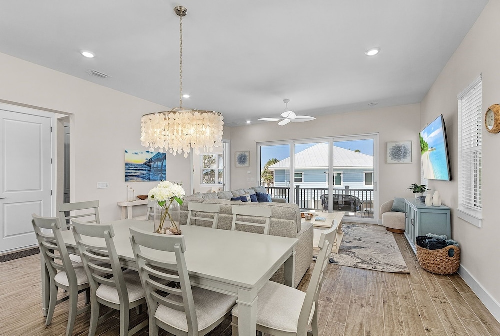 209 Seabreeze Escape: NEW Spacious 5-Bedroom Pool Home 5 Home