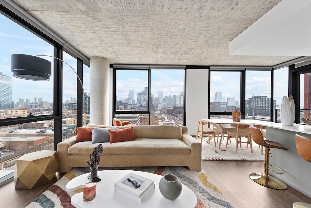 Cloud9 6 apt for 30ppl Fulton Market The Nouveau
