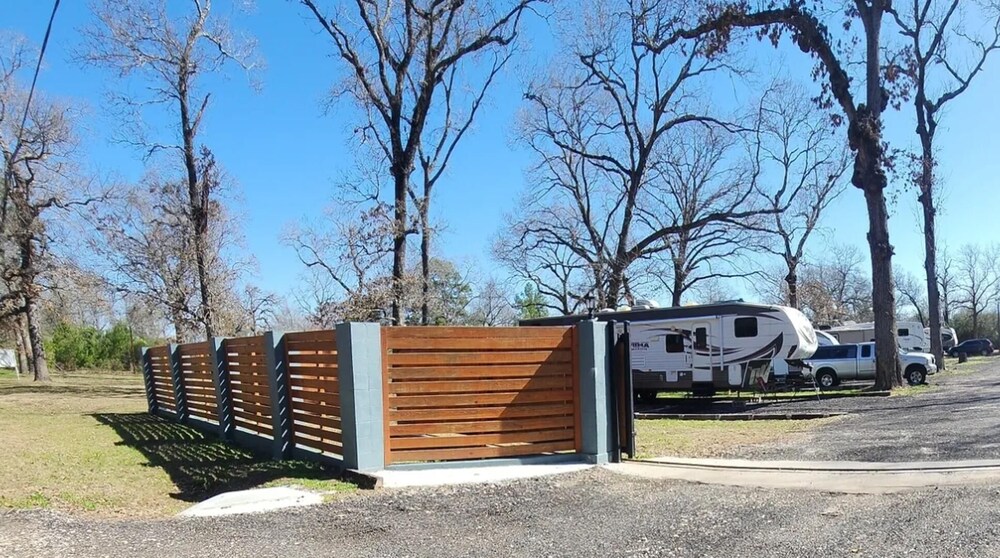 Serene Pinehurst Camper - Sleeps 2 - Pet Friendly
