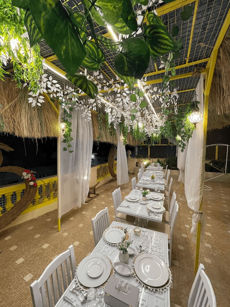 Danda Moon Pyramids Hotel