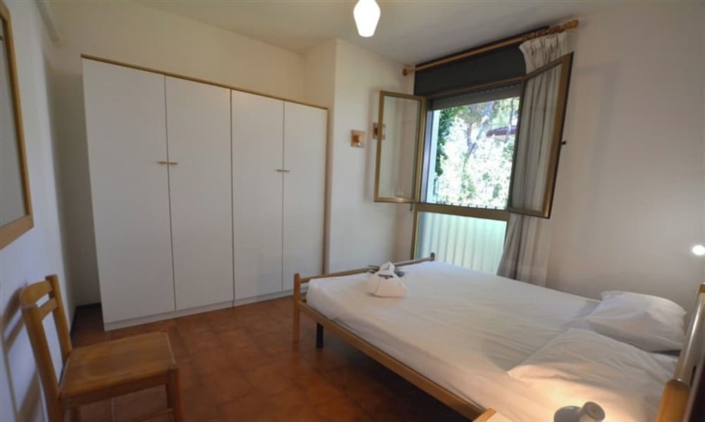 Comfortable Flat With Balcony for 9 Guests in Lignano Sabbiadoro