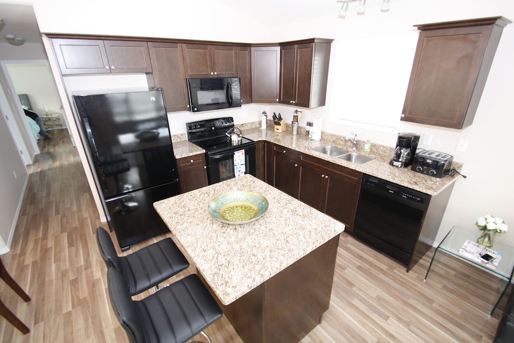 Hampton 3bd 2br near Airport