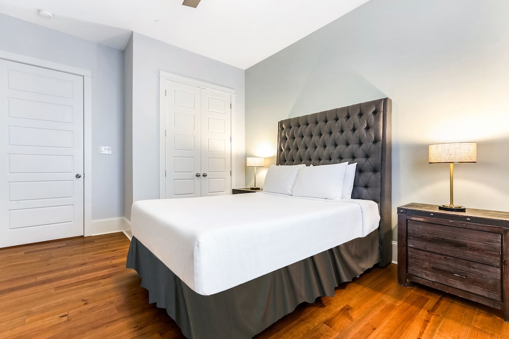 New Orleans Vacations - Stunning 4 5 BRs w Pool by Hosteeva - Property Image 108