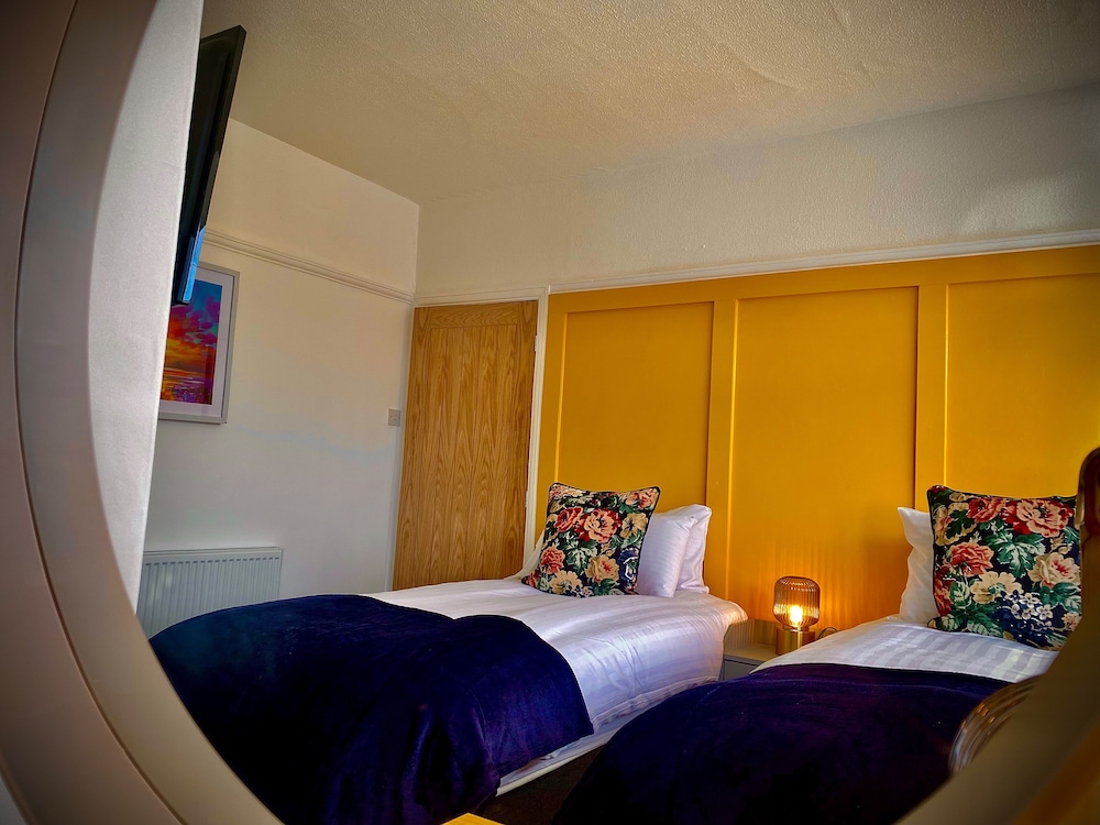 Family Modern 3 Bed Hot Tub House in Blackpool view 4