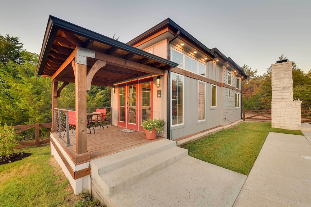 Tree-lined Cabin w/ Deck  11 Mi to Lake Whitney! - Property Image 1