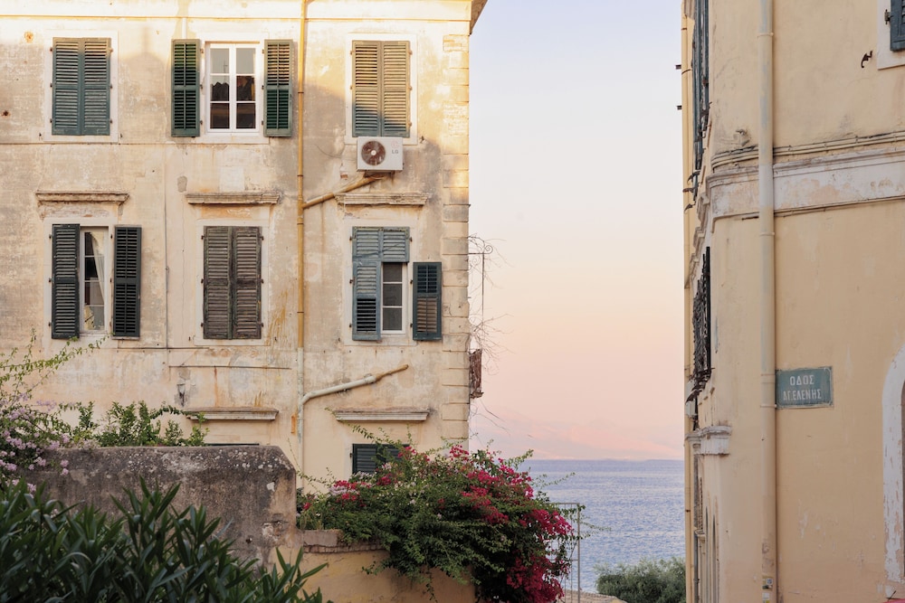 Dousmani Old Town Studio