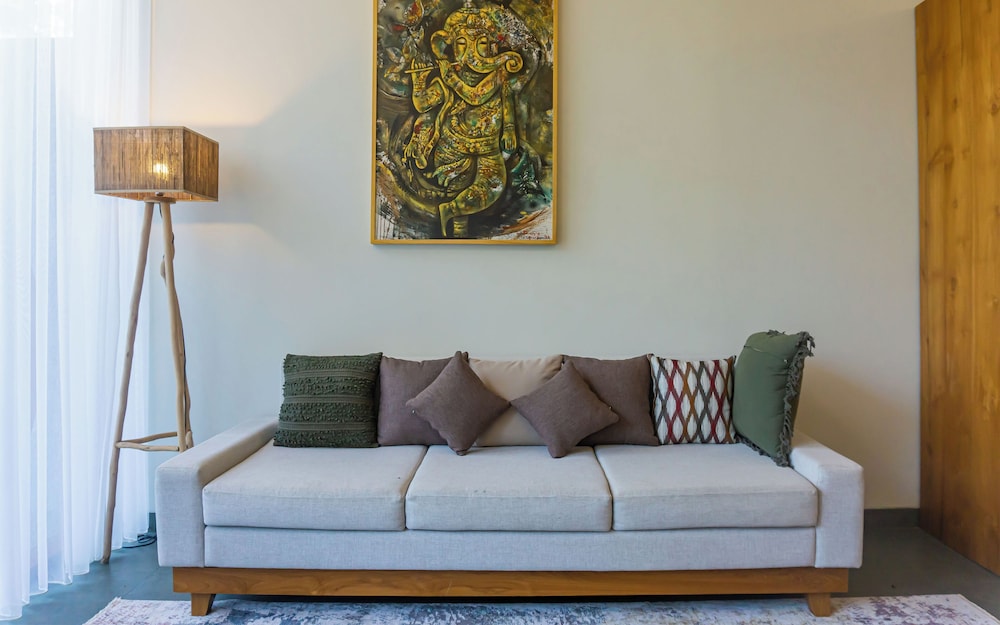 Villa Suarga Des Anicca