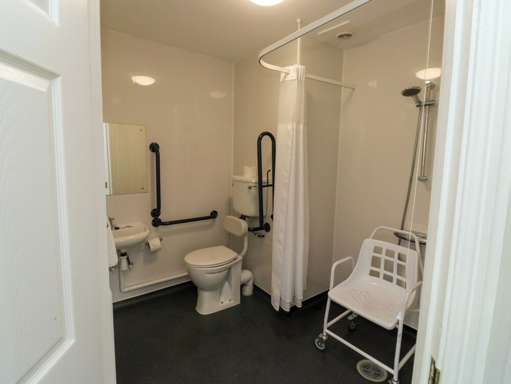 Harcombe House Bungalow 11