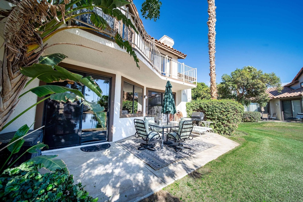Cozy Lakeside Retreat in PGA West Bbq Scenic Views