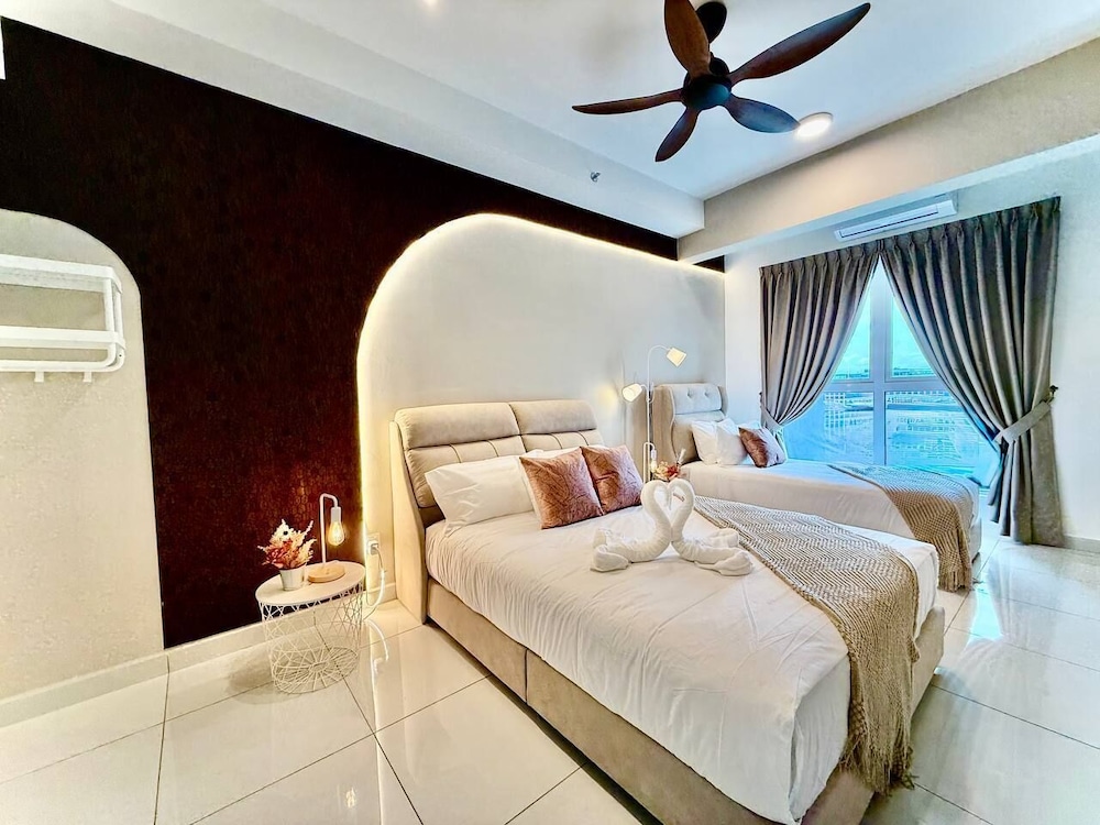 ICC Luxury Suites By Grab A Stay