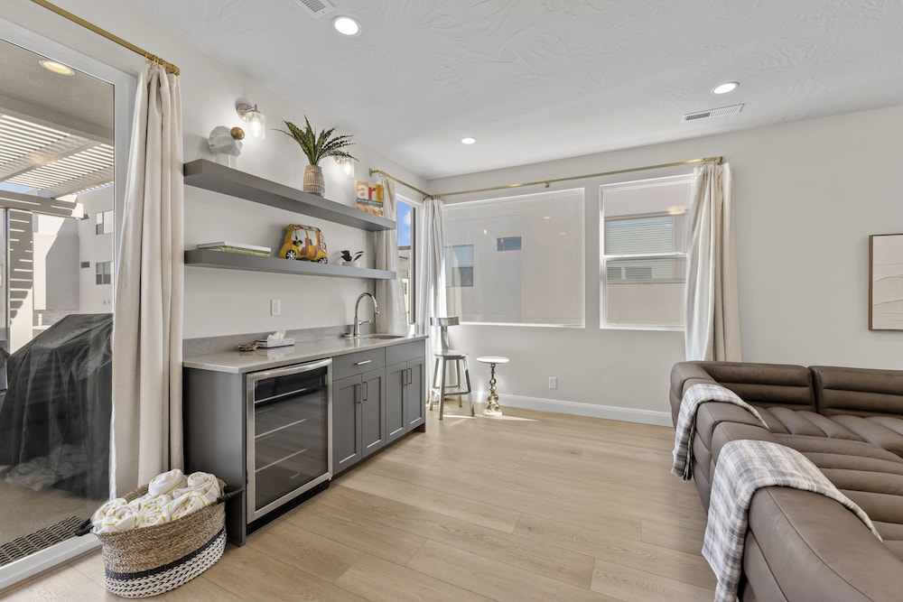 Your Happy House 5 Bedroom Townhouse