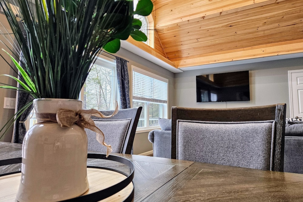Nittany Cabin by Avantstay Lakefront, View, Firepit