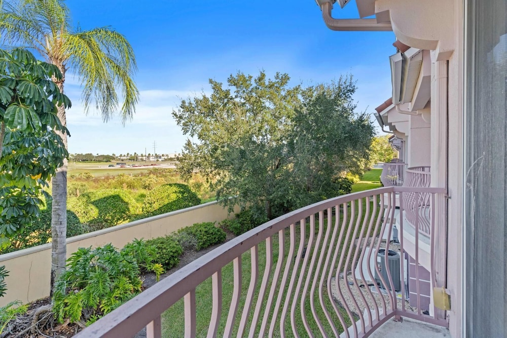 Vista Cay Swanky