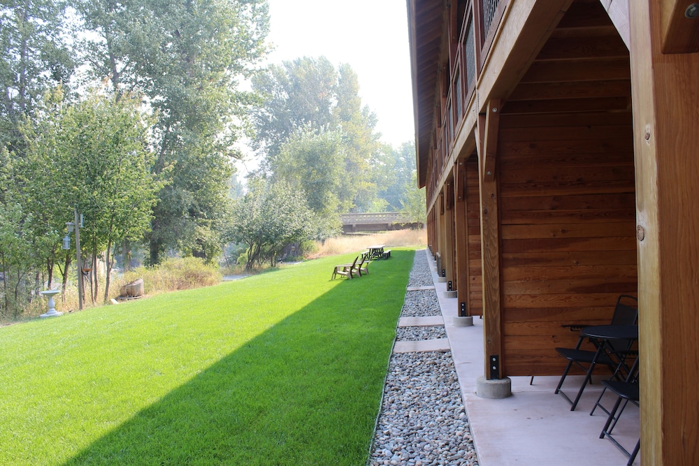 Methow River Lodge & Cabins