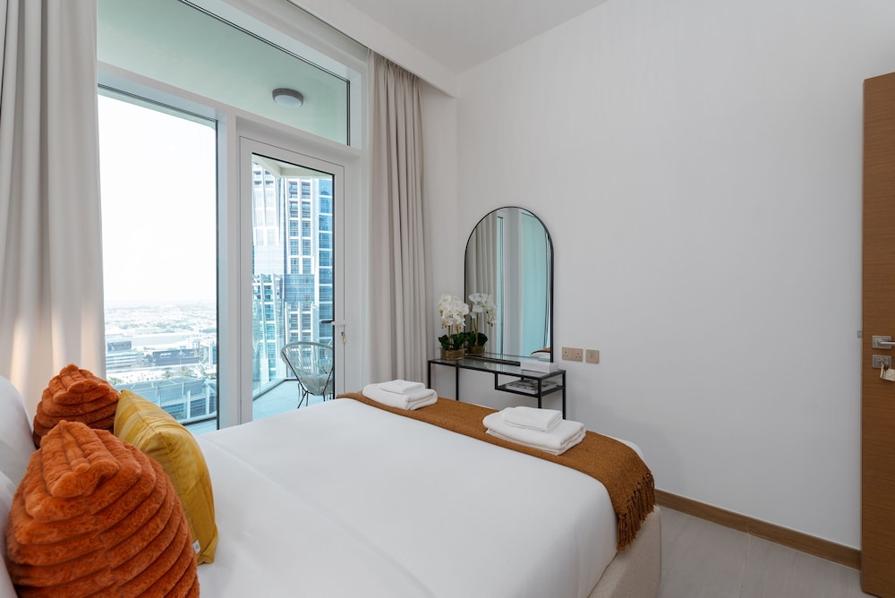 Vibrant 2BR Miami Vibes at Business Bay